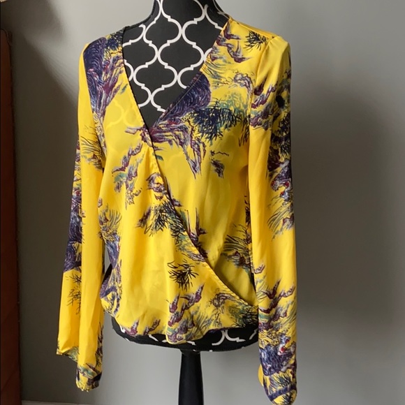 🎉 Host Pick🎉 Guess Floral Blouse - Picture 2 of 7